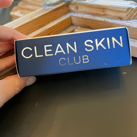 Clean Skin Club Vitamin C Brightening Booster - Picture 4 of 7